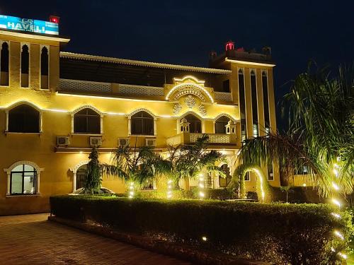 L S Haveli - A Heritage Lake View Haveli