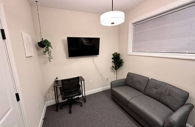 L303 · The Lack - Queen Suite - B03