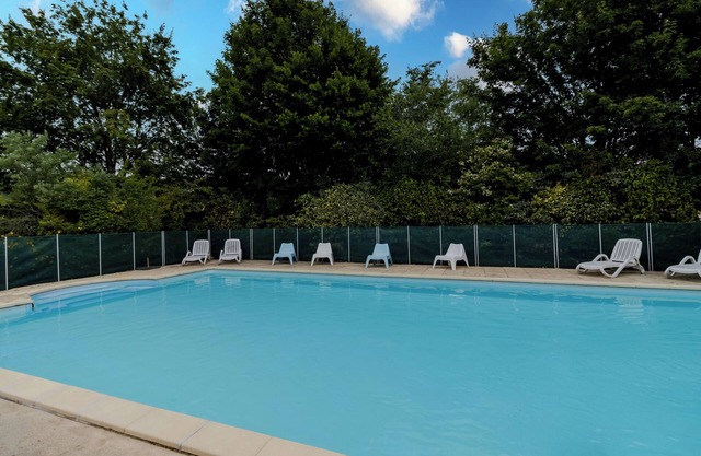 La Barge – Apartamento con encanto y piscina compartida en el corazón del castillo