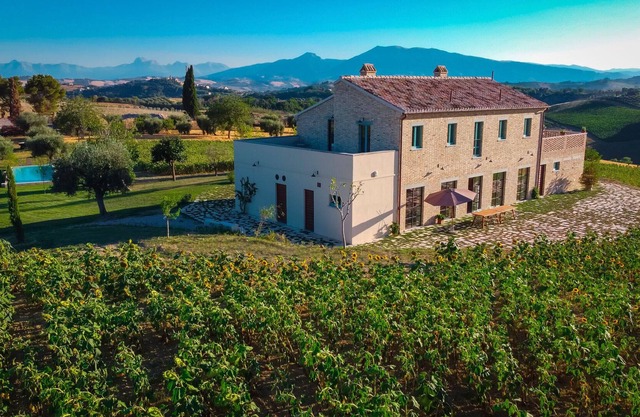 La Buona Maniera 10, Emma Villas