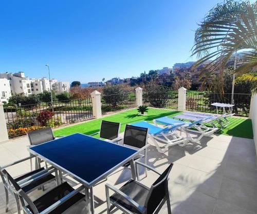 La Cala de Mijas, groundfloor 2 bed apartment steps away from the beach