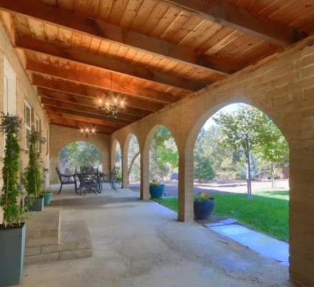 La Dolce Villa Pond Retreat in Yosemite
