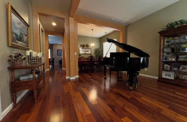 La Dolce Vita - Gorgeous 4-bedroom house in prestigious Clovis