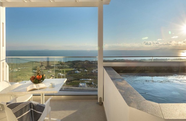 La Estrella 4 Suites with Sea View & 4 Prive Hot Tub