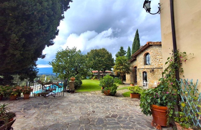 Apartamento con piscina y jardín. Entre las provincias de Arezzo y Florencia