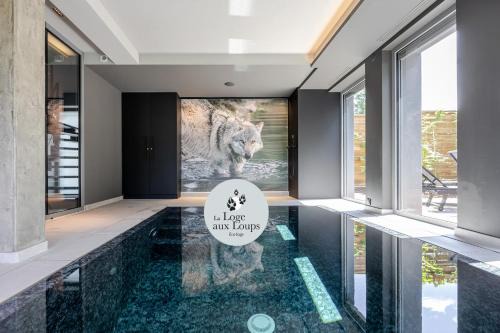 La Loge aux Loups, à 100 m du lac, piscine intérieure, sauna, cheminée, local skis vélos