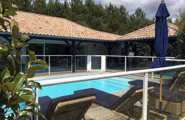 LA MAISON BLEUE - VILLA DE LUJO CON PISCINA CLIMATIZADA