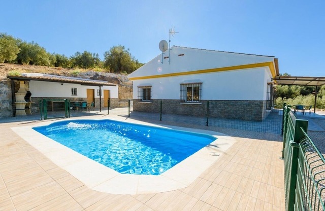 La Molina Riogordo by Ruralidays