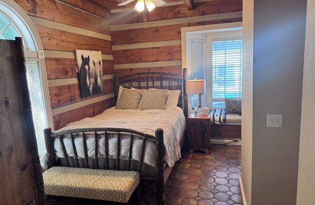 La Pearla Ranch Nashville, 7 bedroom, 8 bath, 9500 sf Log Mansion with pool