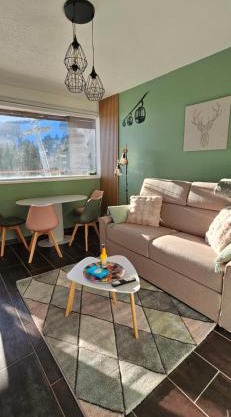 LA PETITE LUGE studio sur les pistes centre station Super-Besse