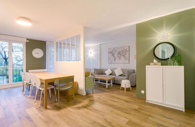 La Serrisienne 6 - Val d'Europe - Disneyland Paris - 9 Personnes