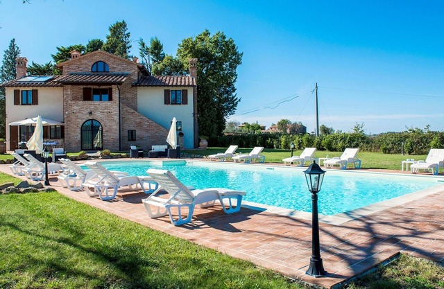 La Torre dei Fagiani 8+2, Emma Villas