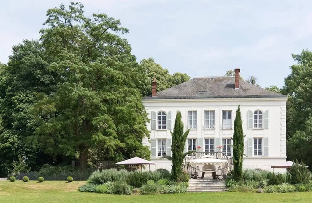 Castle life in Orgeval, Weekly rental