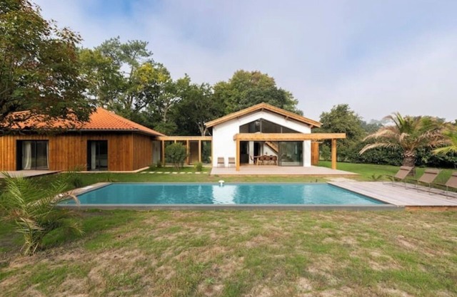 🏡 La Villa des Résiniers - Heated pool, forest & ocean just around the corner!