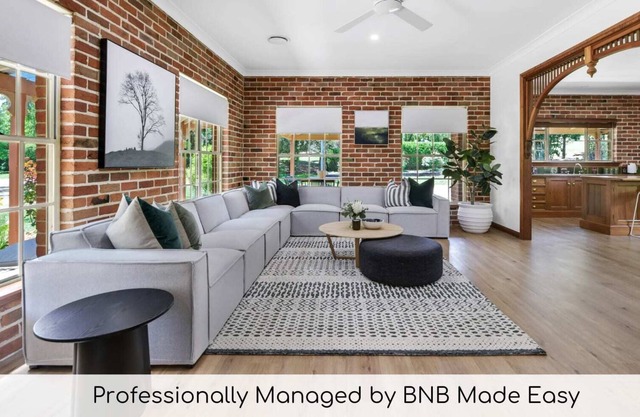 Laffing Waters Retreat - Luxe Hideaway, Firepit