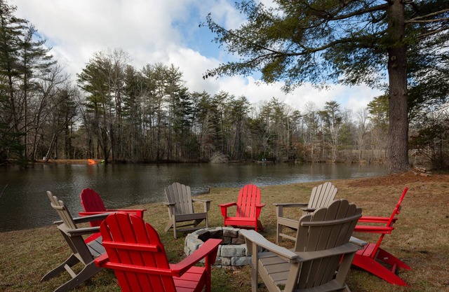 Lake Access, Firepit, Gameroom, Mins to AVL/Hendo
