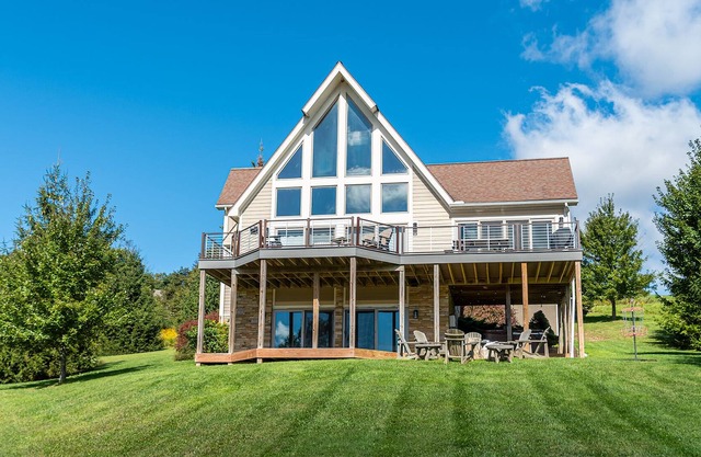 Lake Access w/ Hot Tub, Pool Table, & Lots of Community Amenities!