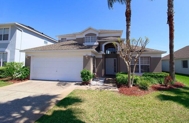 Villa Lake Berkley, frente al lago, piscina privada cerrada, bañera de hidromasaje, sala de juegos, wifi