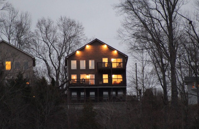 Lake Cumberland Lake Front Paradise! Overlooking Lee’s Ford Marina!