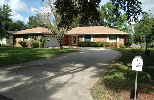 Limpie la casa de Lake Front: relájese, ande en bicicleta, pesca, bote, vino y golf en las cercanías
