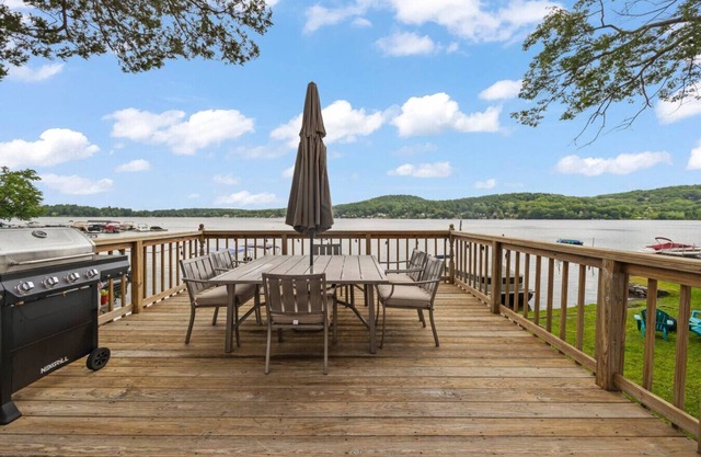 Lake Front House with Rustic and Charming Feel