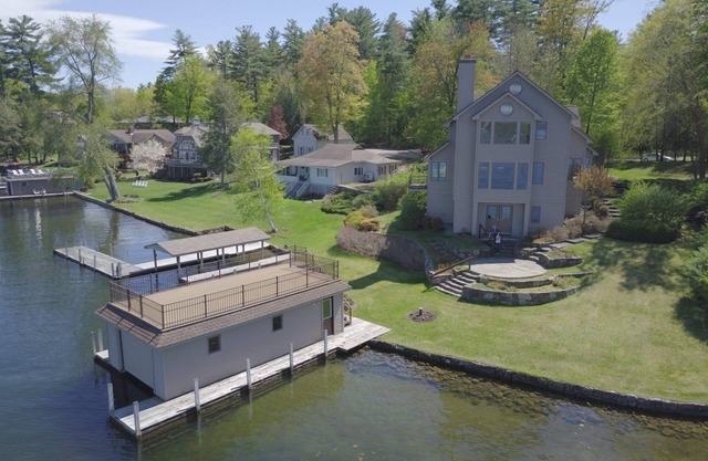 Lake Front House, East Side Assembly Point, Harris Bay, 200 pies de frente