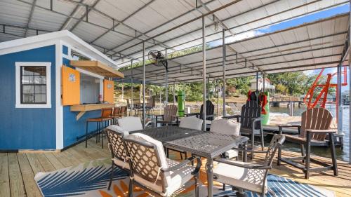 Lake Home Oasis - Sleeps 18