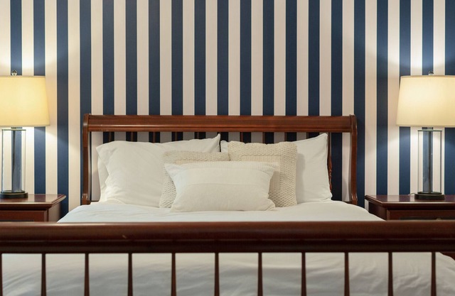 Lake James Golf Club Retreat 4BR 3BA, Sleeps 10 & Pet Friendly!