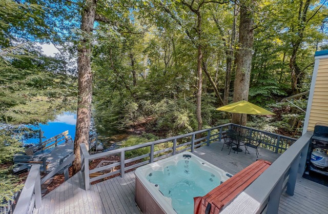 Lake Life A-Frame (Hocking Hills Area)