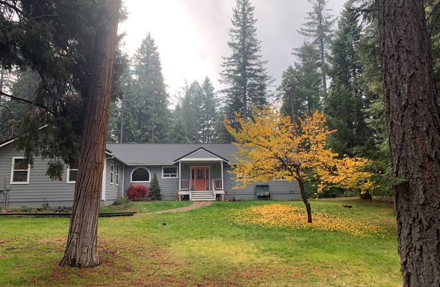 Lake life at it's best - 4Bedroom/2.5Bathroom house