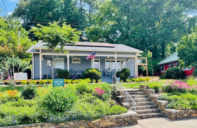 Lake Life House - 1 min walk to Lake J Assembly -10 min to Waynesville & BR Pkwy