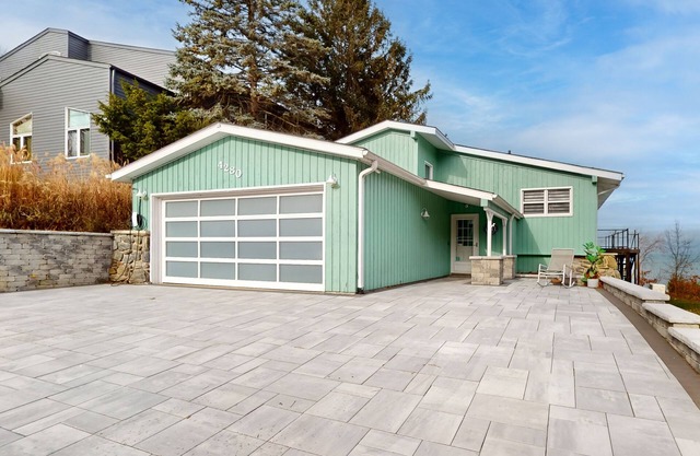 Lake Michigan Retreat w/ stunning views, hot tub, & large patio!