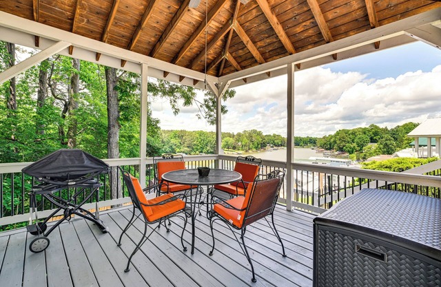 Lake Norman Cabin w/ Pool Access & Deck
