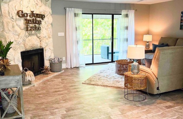 Lake Ozark, King Suite, Indoor Pool, Golf, Fishing