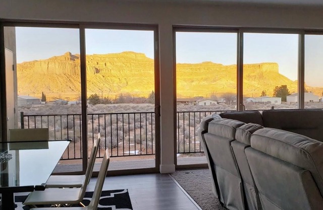 Lake Powell Contemporary Home with Views