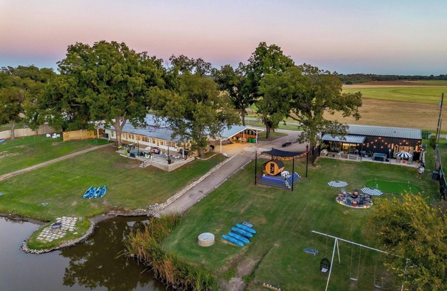 Lake Retreat w/ 3 Homes, Sleeps 37, Hot Tubs, Sauna, Golf, Amenities Galore!