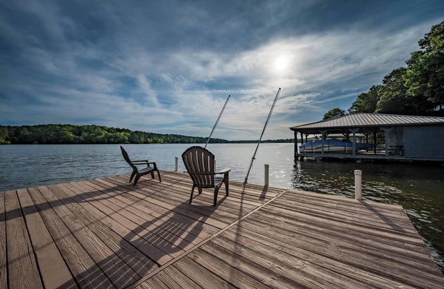 Lake Sinclair Home: Waterfront, Dock & Fire Pit!