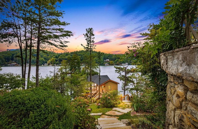 Lake Summit Estate. Directamente en el agua!