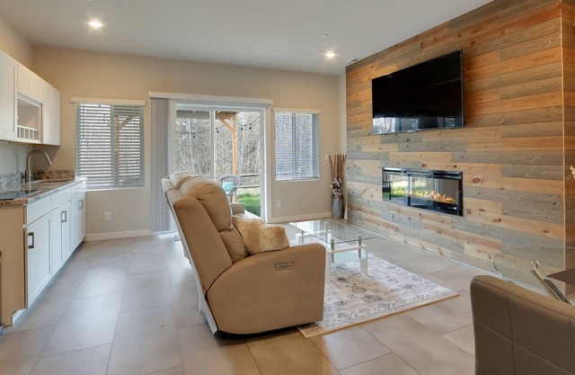 Lake Tapps Luxury Private Oasis