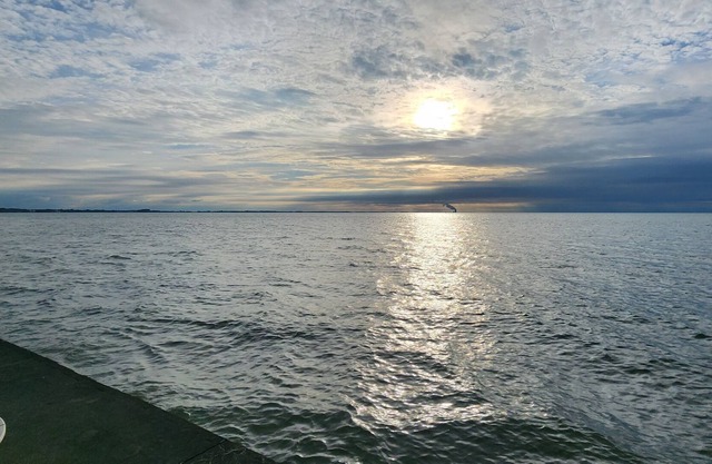 Lake View and Access to the Beach Area - 3 Bedroom Apartment above Garag