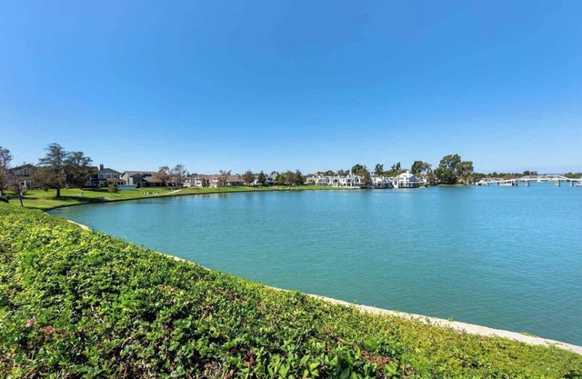Lake View|Backyard|Communal Pool|Lovely Vacation Home #41553