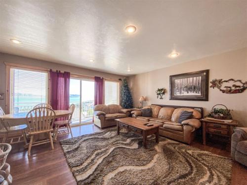 Lake View Condo 874 1