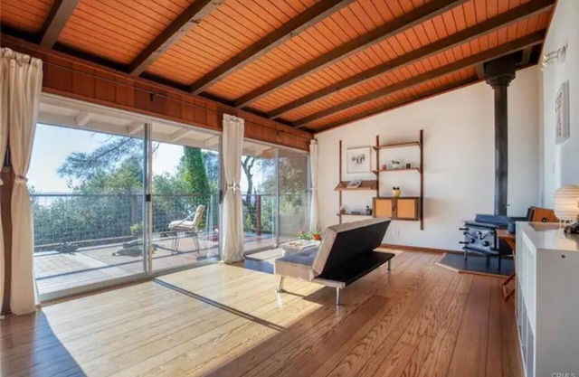 Lake View Home in Nice