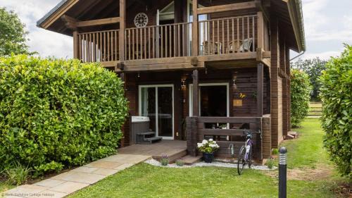 Lake View Lodge with Hot Tub