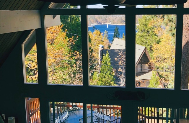 Escapada romántica y relajante en la cabaña con vista al lago