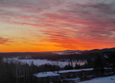 Lake Winni Studio Condo Full Kitchen - Weirs Beach