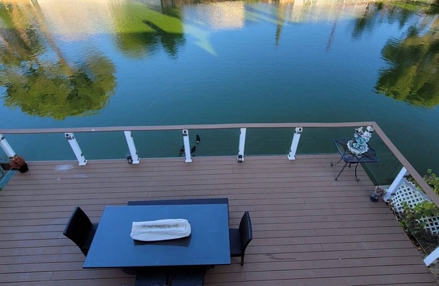 Lakefront 3 Bedroom house with breath taking views