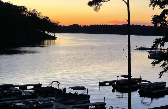 Lakefront 3BR 2BA Condo on Lake Martin! Perfect for your family!