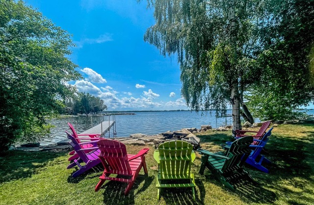Lakefront! Rustic Cabin w/ Game RM/Kayaks/Bikes!