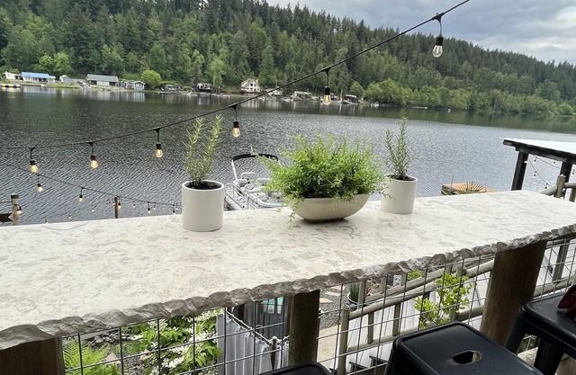 Lakefront Cabin in Eatonville, WA